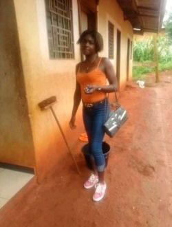 Profil de Simone, une femme célibataire de 26 ans à Yaoundé