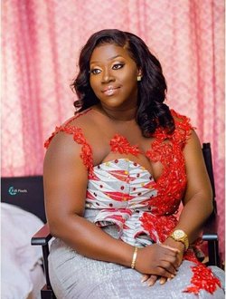 Profil de Emma, une femme célibataire de 42 ans à Bafoussam