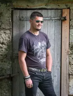 profile picture 0