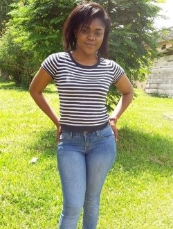 Profil de Danielle, une femme célibataire de 30 ans à Douala