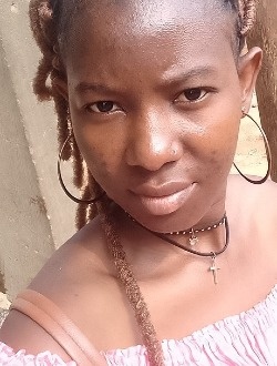 Profil de Leslie, une femme célibataire de 28 ans à Yaoundé