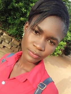 Profil de Yolande, une femme célibataire de 27 ans à Adidomé