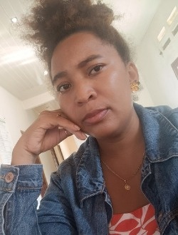 Profil de Tiana, une femme célibataire de 32 ans à Sambava