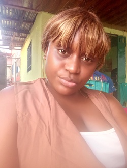 Profil de Christelle, une femme célibataire de 32 ans à Yaoundé