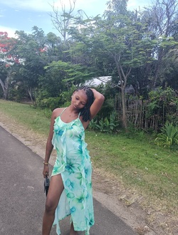 Profil de Mella, une femme célibataire de 25 ans à Antalaha