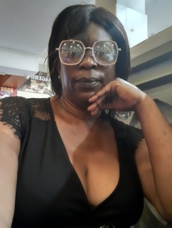 Profil de Anne, une femme célibataire de 47 ans à Yaoundé