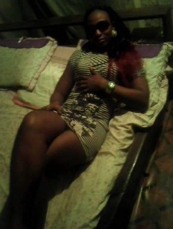 Profil de Flore Emilie, une femme célibataire de 41 ans à Douala