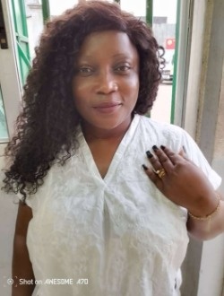 Profil de Christelle, une femme célibataire de 40 ans à Douala