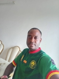 Profil de Richard, un homme célibataire de 45 ans à Douala