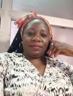 Profil de Jeanne, une femme célibataire de 40 ans à Yaoundé