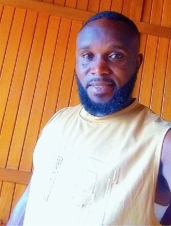 Profil de Emmanuel Onana, un homme célibataire de 34 ans à Yaoundé