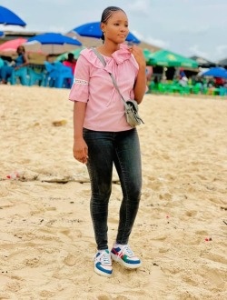 Profil de Therecia, une femme célibataire de 22 ans à Pointe-Noire