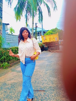 Profil de Agathe, une femme célibataire de 33 ans à Douala