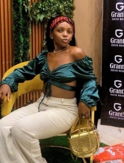 Profil de Sandra, une femme célibataire de 25 ans à Yaoundé