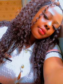 Profil de Alexandra, une femme célibataire de 25 ans à Yaoundé