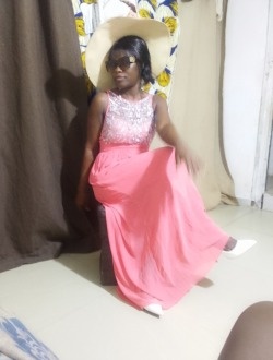 Profil de Christine, une femme célibataire de 40 ans à Petit Abidjan-Youkou