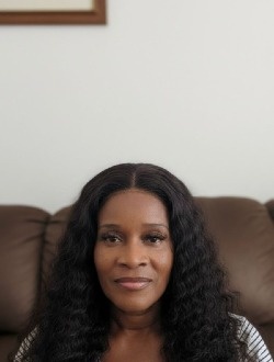 Profil de Antoinette, une femme célibataire de 50 ans à Abidjan