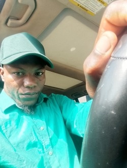 Profil de Romuald, un homme célibataire de 32 ans à Yaoundé