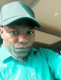 Profil de Romuald, un homme célibataire de 32 ans à Ngouso