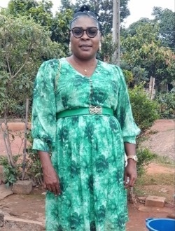 Profil de Elise, une femme célibataire de 42 ans à Douala