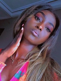 Profil de Néfertiti, une femme célibataire de 29 ans à Yaoundé