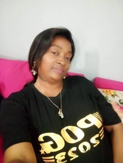Profil de Aline Sylvie, une femme célibataire de 46 ans à Libreville