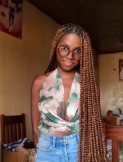 Profil de Miss Aarp, une femme célibataire de 24 ans à Yaoundé