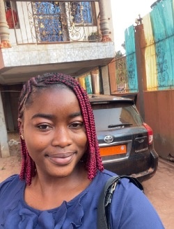 Profil de Leslie, une femme célibataire de 20 ans à Yaoundé