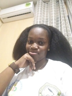 Profil de Simonie, une femme célibataire de 24 ans à Yaoundé