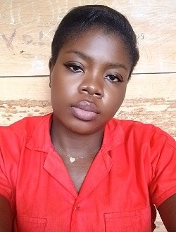 Profil de Loraine, une femme célibataire de 35 ans à Ébolowa