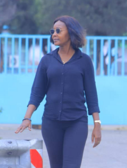 Profil de Précieuse Lili, une femme célibataire de 43 ans à Akebe-Plaine