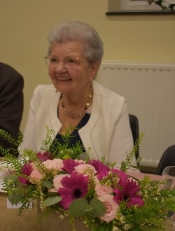 Profil de Eliane, une femme célibataire de 86 ans à Matagne-La-Grande