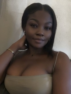 Profil de Welly, une femme célibataire de 35 ans à Douala