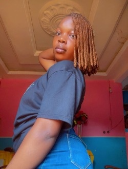 Profil de Nadia, une femme célibataire de 22 ans à Yaoundé