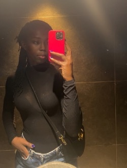 Profil de Nelly, une femme célibataire de 27 ans à Paris Léona