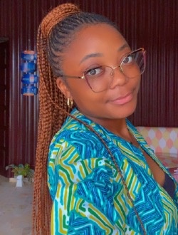 Profil de Loraine, une femme célibataire de 25 ans à Yaoundé