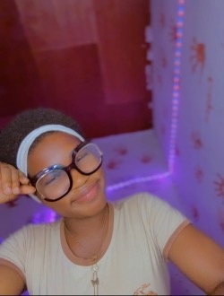 Profil de Maguy, une femme célibataire de 19 ans à Yaoundé