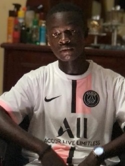 Profil de Mora, un homme célibataire de 21 ans à Kaolack