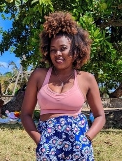 Profil de Juliana, une femme célibataire de 27 ans à Antalaha