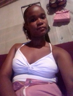 Profil de Orisia, une femme célibataire de 27 ans à Antalaha