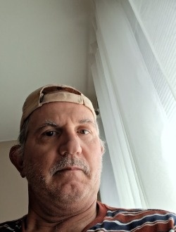 Profil de Binzer, un homme célibataire de 65 ans à Paramount