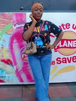 Profil de Ousséna, une femme célibataire de 33 ans à Douala