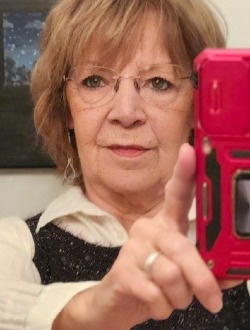 Profil de Claire, une femme célibataire de 70 ans à Montréal-Est