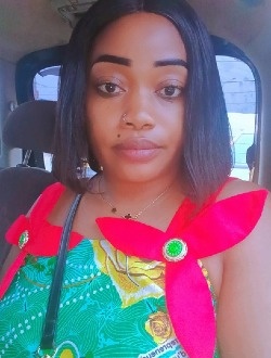 Profil de Romaine, une femme célibataire de 33 ans à Yaoundé