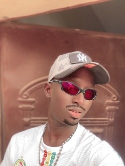 Profil de Salou Mbaye, un homme célibataire de 23 ans à Agadir 'Ali Bel 'Abass