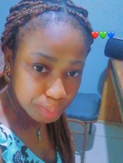 Profil de Divine, une femme célibataire de 22 ans à Yaoundé