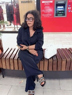 Profil de Constantine, une femme célibataire de 32 ans à Yaoundé