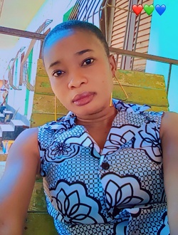 Profil de Manou, une femme célibataire de 35 ans à Abadjin-Kouté