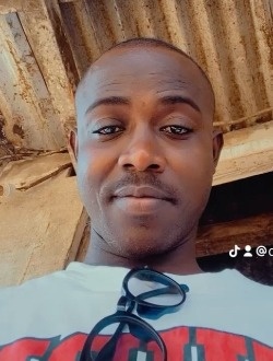 Profil de Junior, un homme célibataire de 35 ans à Abadjin-Kouté