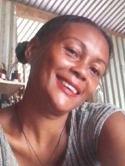 Profil de Carmel, une femme célibataire de 42 ans à Antalaha